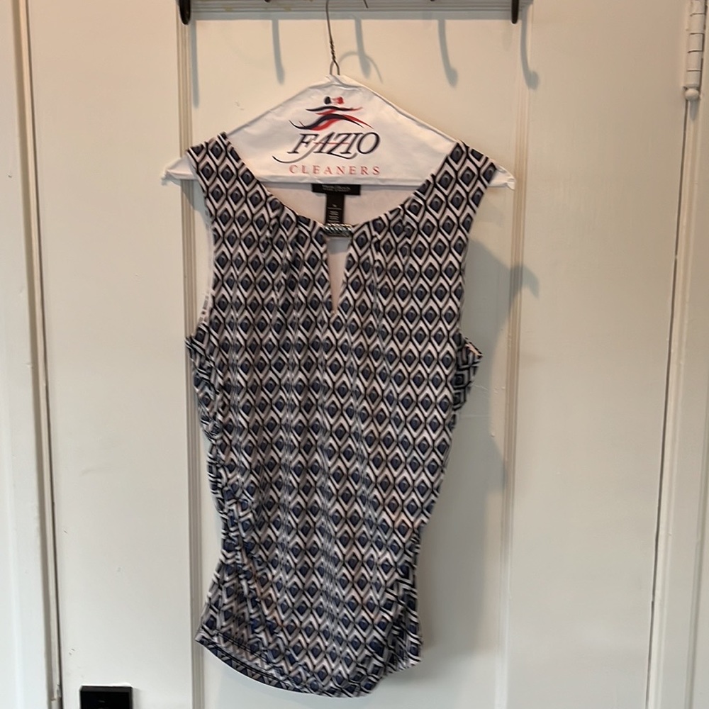 Sleeveless and slim under jacket
